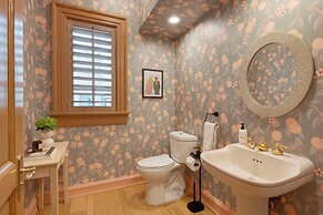 The Pond Estate by Avantstay Maximalist Designer Compound w/ 2 Casitas