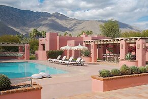 The Pond Estate by Avantstay Maximalist Designer Compound w/ 2 Casitas