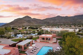 The Pond Estate by Avantstay Maximalist Designer Compound w/ 2 Casitas