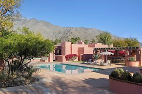 The Pond Estate by Avantstay Maximalist Designer Compound w/ 2 Casitas