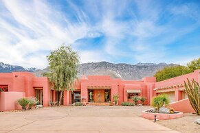 The Pond Estate by Avantstay Maximalist Designer Compound w/ 2 Casitas