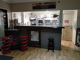 Midway Motel and Villas