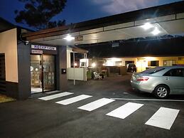 Midway Motel and Villas