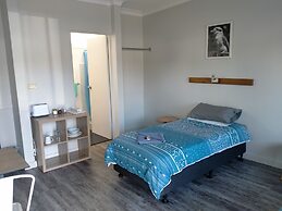 Midway Motel and Villas