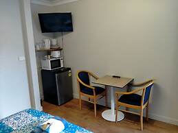 Midway Motel and Villas