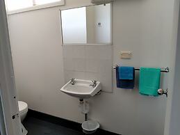 Midway Motel and Villas