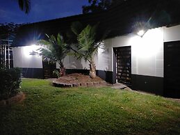 Midway Motel and Villas