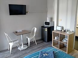 Midway Motel and Villas