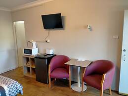 Midway Motel and Villas