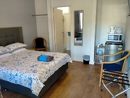 Midway Motel and Villas