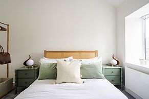 Newport Ship s Nook Cozy Hideaway