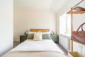 Newport Ship s Nook Cozy Hideaway