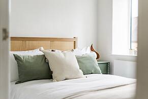 Newport Ship s Nook Cozy Hideaway