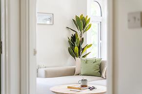 Newport Ship s Nook Cozy Hideaway