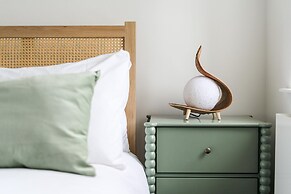 Newport Ship s Nook Cozy Hideaway