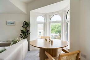 Newport Ship s Nook Cozy Hideaway