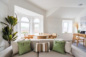 Newport Ship s Nook Cozy Hideaway