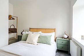 Newport Ship s Nook Cozy Hideaway