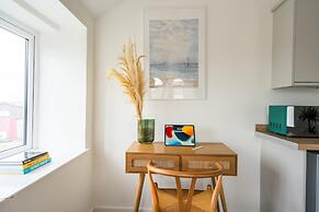 Newport Ship s Nook Cozy Hideaway
