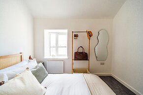 Newport Ship s Nook Cozy Hideaway