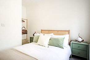 Newport Ship s Nook Cozy Hideaway