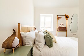 Newport Ship s Nook Cozy Hideaway