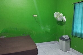 SPOT ON 93436 Penginapan Mekar Sari Near PT. Lombok Menara Energygas