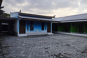 SPOT ON 93436 Penginapan Mekar Sari Near PT. Lombok Menara Energygas