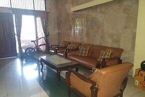 OYO 93444 Damia Homestay Syariah