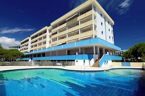 Bright and Functional Flat With Seaview Balcony