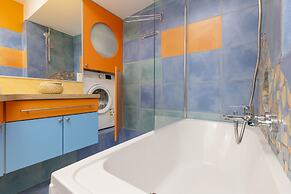 Colorful Apartment in Warsaw by Renters