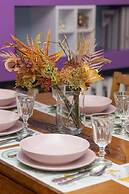 Colorful Apartment in Warsaw by Renters