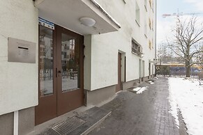 Colorful Apartment in Warsaw by Renters