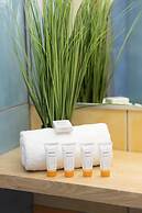 Colorful Apartment in Warsaw by Renters