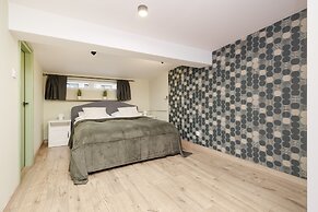 Colorful Apartment in Warsaw by Renters