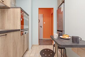 Colorful Apartment in Warsaw by Renters