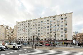 3-bedroom Apartment in Warsaw by Renters