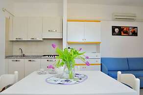 Elegant and Bright Studio Apartment Near the Beach