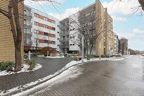 Gold & Blue Apartment Warsaw by Renters