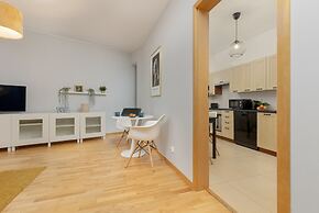 Gold & Blue Apartment Warsaw by Renters