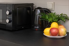 Gold & Blue Apartment Warsaw by Renters