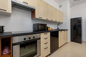 Gold & Blue Apartment Warsaw by Renters