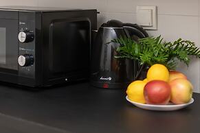 Gold & Blue Apartment Warsaw by Renters