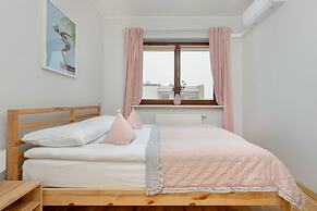 Gold & Blue Apartment Warsaw by Renters
