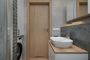 Mountain Corner Apartment by Renters