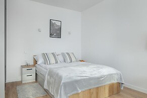 Mountain Corner Apartment by Renters