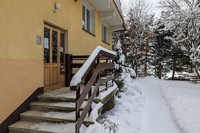 Mountain Corner Apartment by Renters