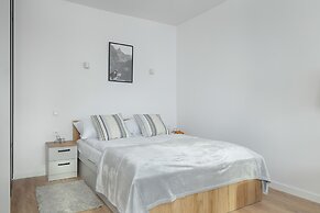 Mountain Corner Apartment by Renters