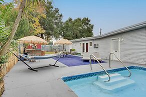 Fort Walton Beach Studio: Shared Pool & Beach Bar!