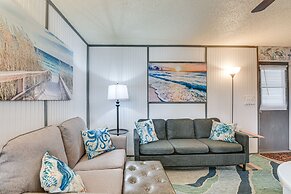 Fort Walton Beach Studio: Shared Pool & Beach Bar!